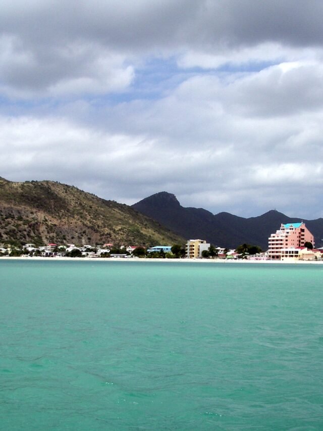 Explore Dutch Sint Maarten on this virtual tour